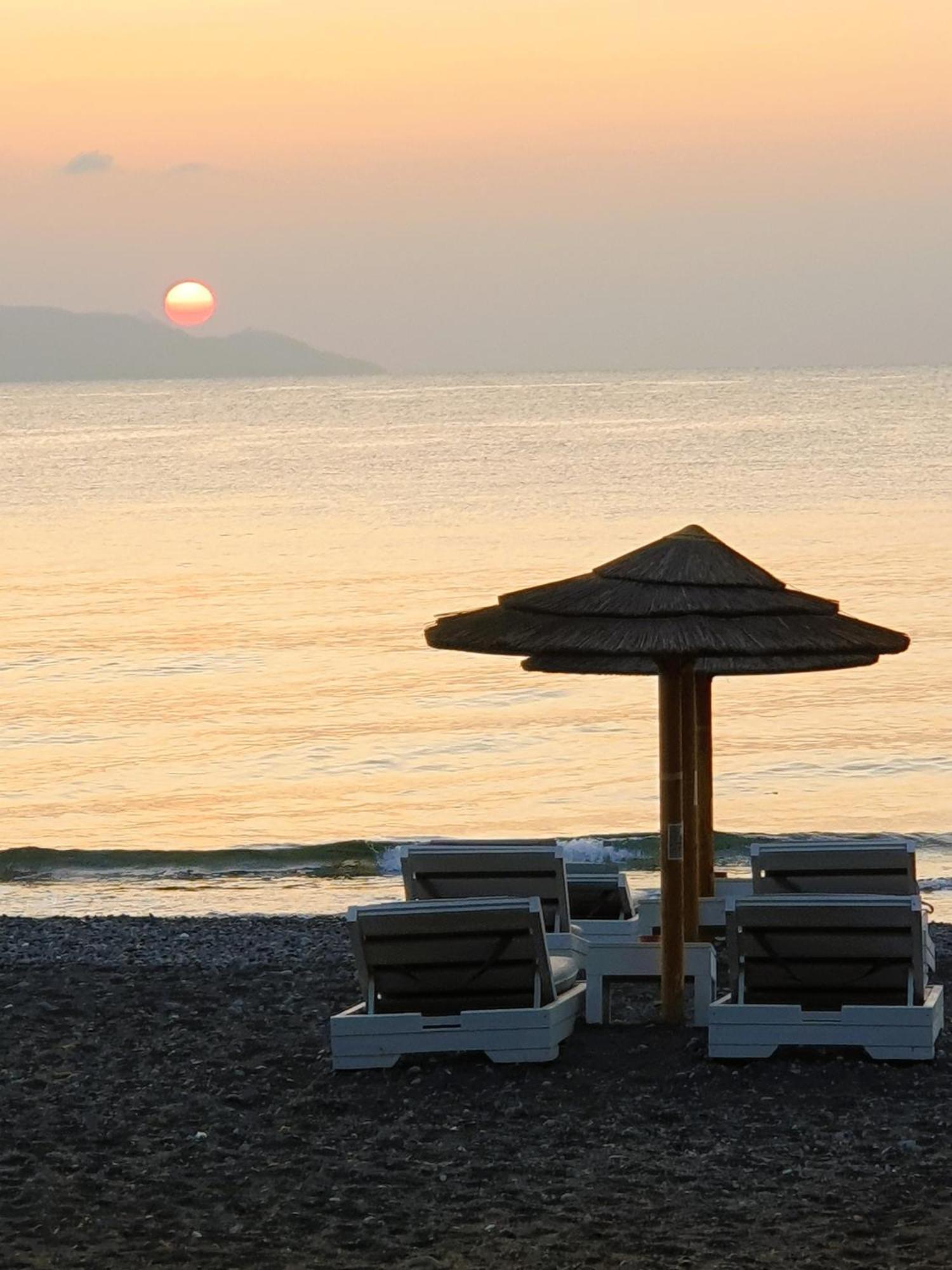 Arion Bay Hotel Santorini คามารี ภายนอก รูปภาพ