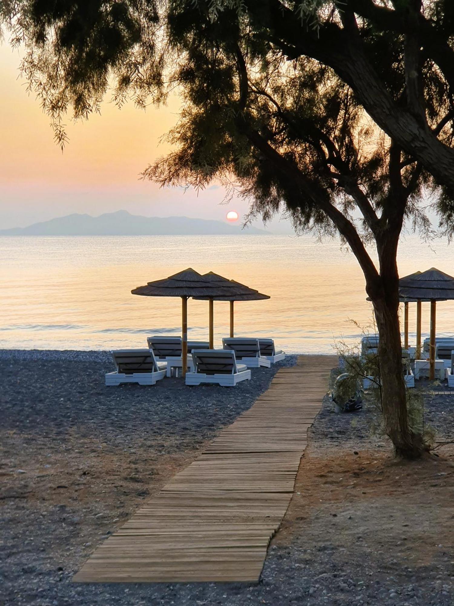 Arion Bay Hotel Santorini คามารี ภายนอก รูปภาพ