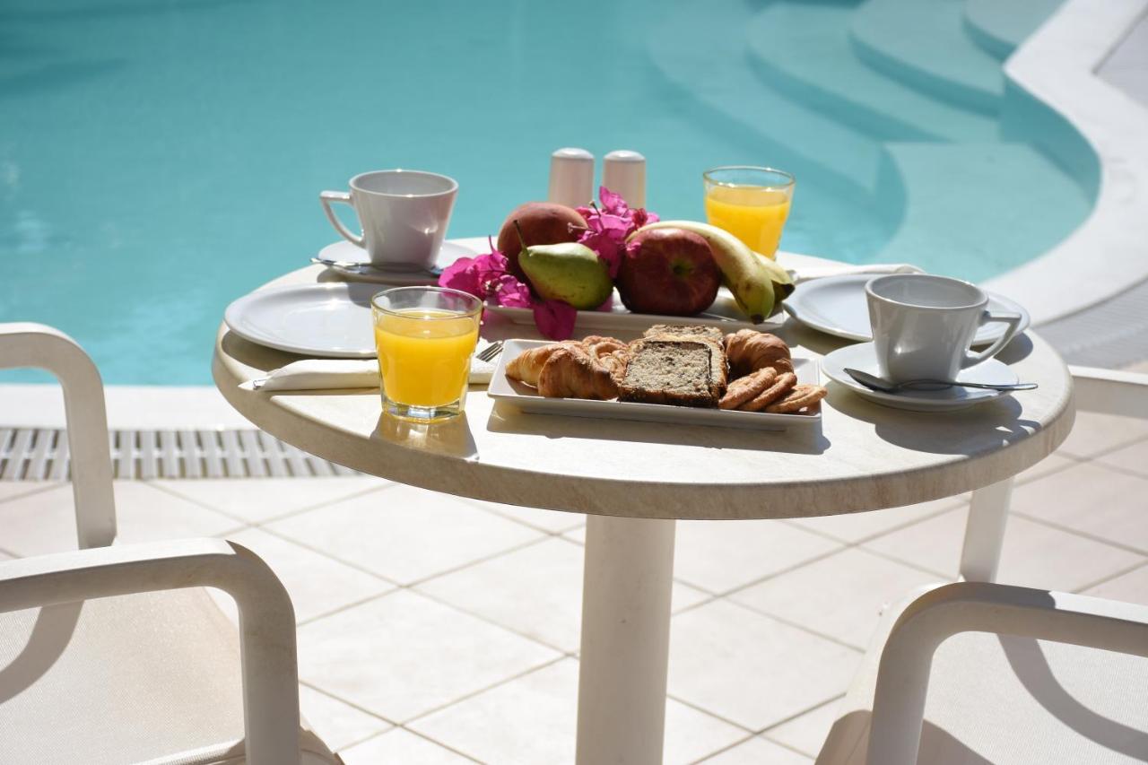 Arion Bay Hotel Santorini คามารี ภายนอก รูปภาพ