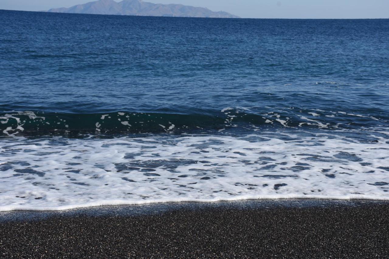 Arion Bay Hotel Santorini คามารี ภายนอก รูปภาพ